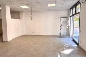 Locale commerciale ristrutturato
