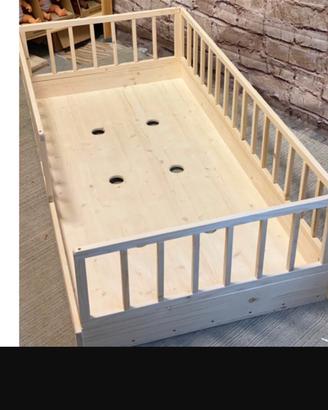 Letto Montessoriano con Sponde in Legno di Abete

