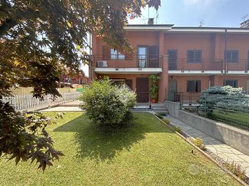 VILLA A SCHIERA A STRAMBINO