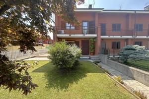 VILLA A SCHIERA A STRAMBINO