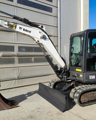 Miniescavatore cingolato BOBCAT E50EM