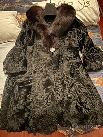 Pelliccia di Astrakan con collo di volpe