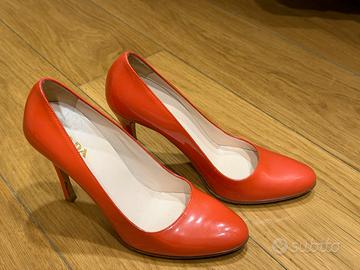 Décolleté Prada originali in vernice corallo