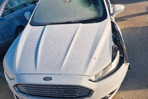 ford mondeo incidentata 
