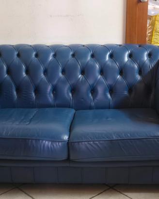 DIVANO CHESTERFIELD 2 posti più tavolino in legno