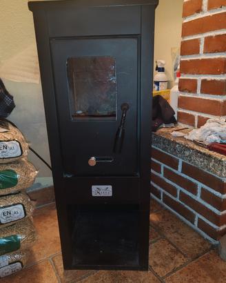 stufa per legna con tubi in inox