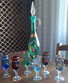 Set di bottiglie e bicchierini