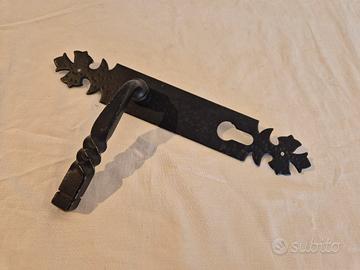 Maniglia in ferro battuto