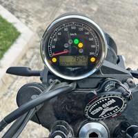 Moto Guzzi V7 Stone