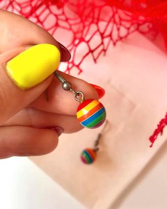 Orecchini pendenti multicolore arcobaleno palline