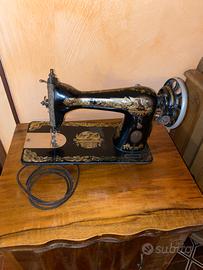 Macchina da cucire SINGER incluso mobiletto