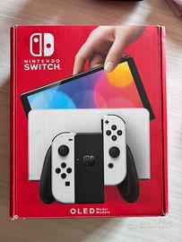 Nintendo Switch OLED Bianca + 3 Giochi