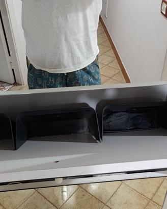 A NAPOLI QURTIERE FLEGREO SCARPIERA CON SPECCHIO