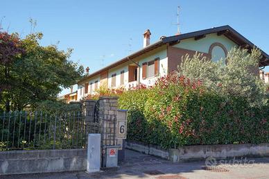 VILLA A SCHIERA A LEVATE