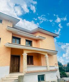 Olmedo villetta a schiera con giardino