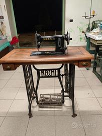 macchina da cucire antica Necchi 