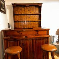 Piano Bar in noce con Bottigliera e 2 Sgabelli