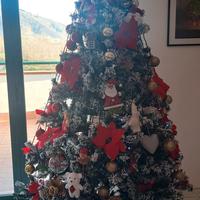 albero di natale innevato
