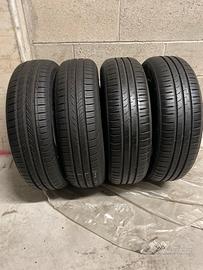 175 65 15 Roadstone Ceat estive  85%