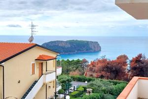 Ampio appartamento con vista sull'isola di Dino