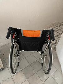 Sedia a rotelle / Carrozzina pieghevole leggera