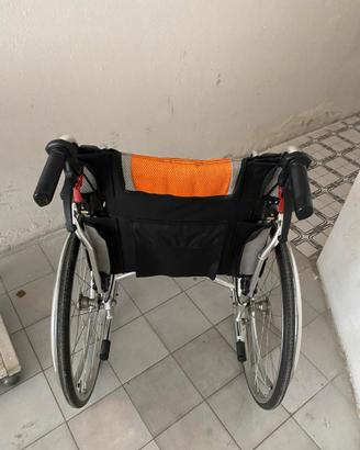 Sedia a rotelle / Carrozzina pieghevole leggera