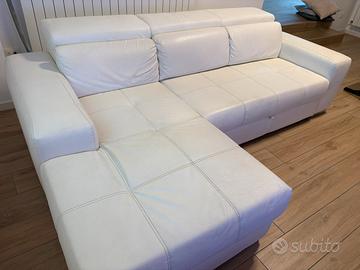 Divano ecopelle bianco € 180