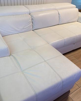 Divano ecopelle bianco € 180