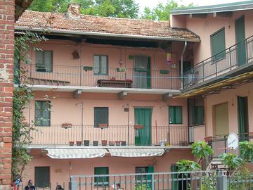 Cascina immersa nel verde