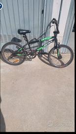 Bicicletta ragazzo free style  nera verde 
