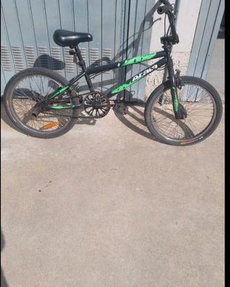 Bicicletta ragazzo free style  nera verde 