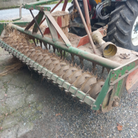 Erpice rotante con rullo parker