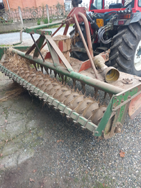 Erpice rotante con rullo parker