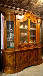 Splendida Credenza Classica in Legno Intarsiato