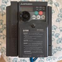 É un inverter di frequenza compatto Mitsubishi