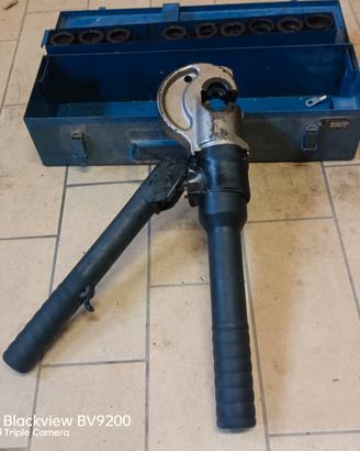 Pinzatrice idraulica