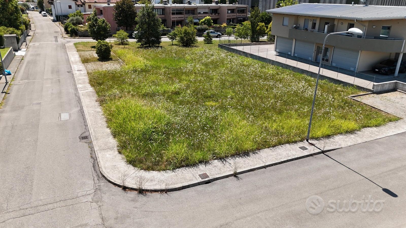 PRADAMANO: terreno edificabile urbanizzato mq.780 - Vista 3