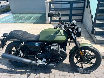 Moto Guzzi V7 Stone
