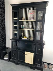 Mobili antichi: credenza guardaroba cassettiera