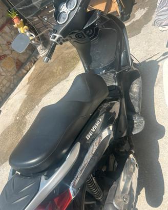 Vendi beverly 250 cilindrato