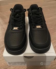Nike Air Force 1 nere, 40