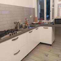 mobili cucina, piano cottura e lavabo