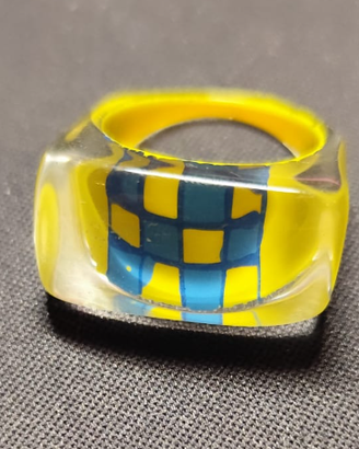 Anello vintage in plastica, diametro 1.8cm