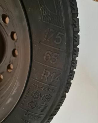 Ruota 175 65 R14 con cerchio