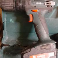 Trapano a batteria a percussione