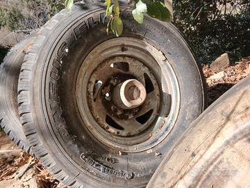 Gomme  e cerchi  265 70 r 15