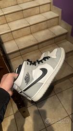 Nike jordan 1 mid light smoke grey