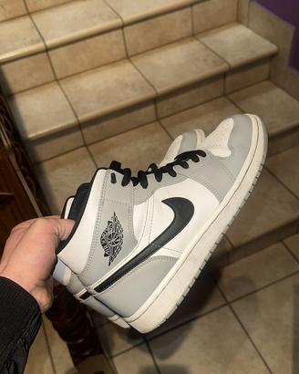 Nike jordan 1 mid light smoke grey
