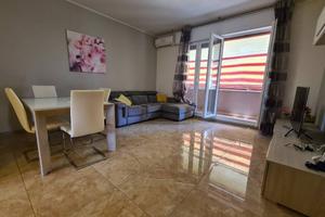 Appartamento in via Alex Visconti, 8, Milano