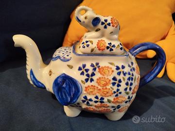 teiera a forma di elefante